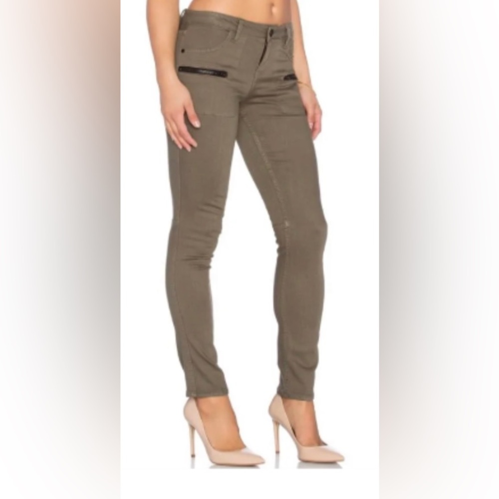 9. Sanctuary Ace Utility Size 29- w: 17” l: 37” r: 9”